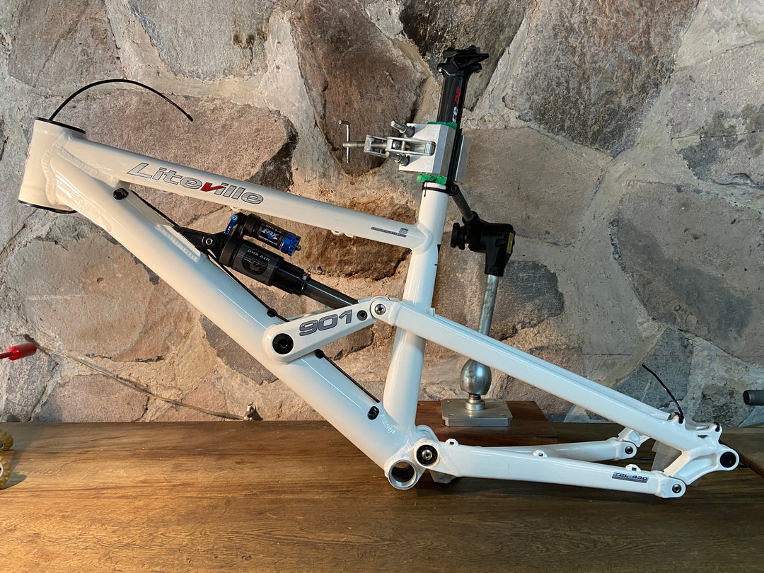 LiteVille 901 190mm 26” - blanco incl. FOX DHX Air 5.0 / 240mm | L