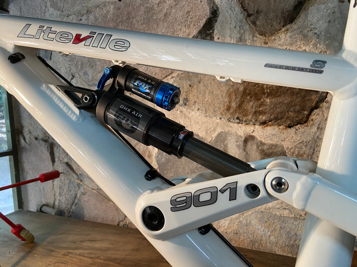 LiteVille 901 190mm 26” - blanco incl. FOX DHX Air 5.0 / 240mm | L